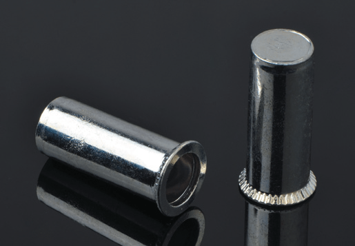 Acier Coussunk Head Round Body Rivet Nuts Fermed Type d'extrémité