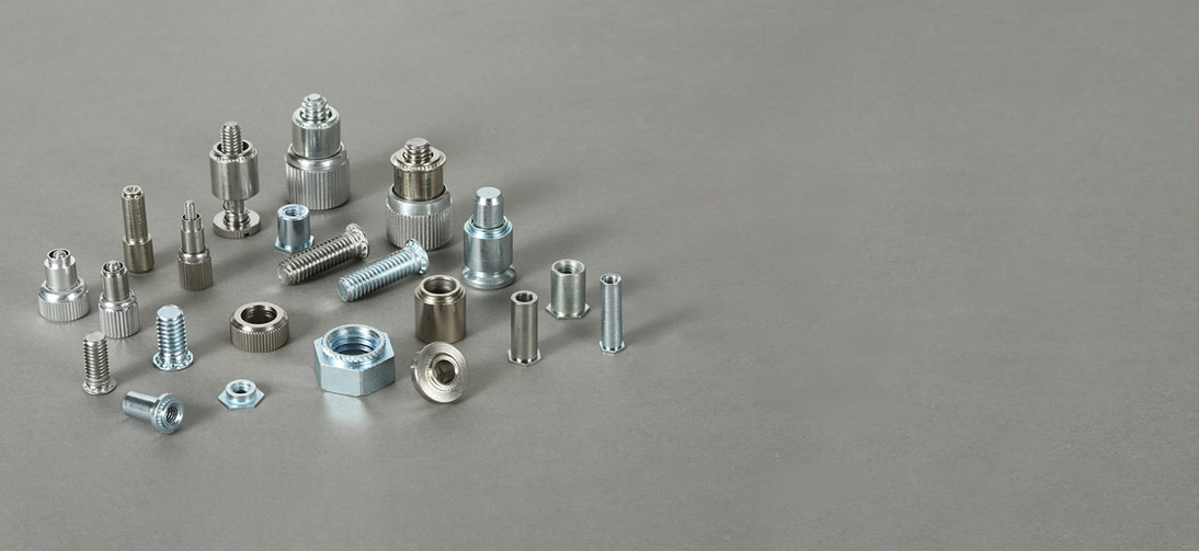 Attaches d'auto-cliquetis